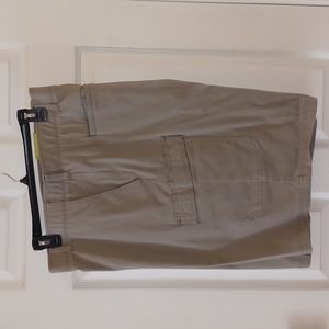 Men's Lee Performance Extreme Comfort cargo shorts. Size 50 Big and Tall. NWT